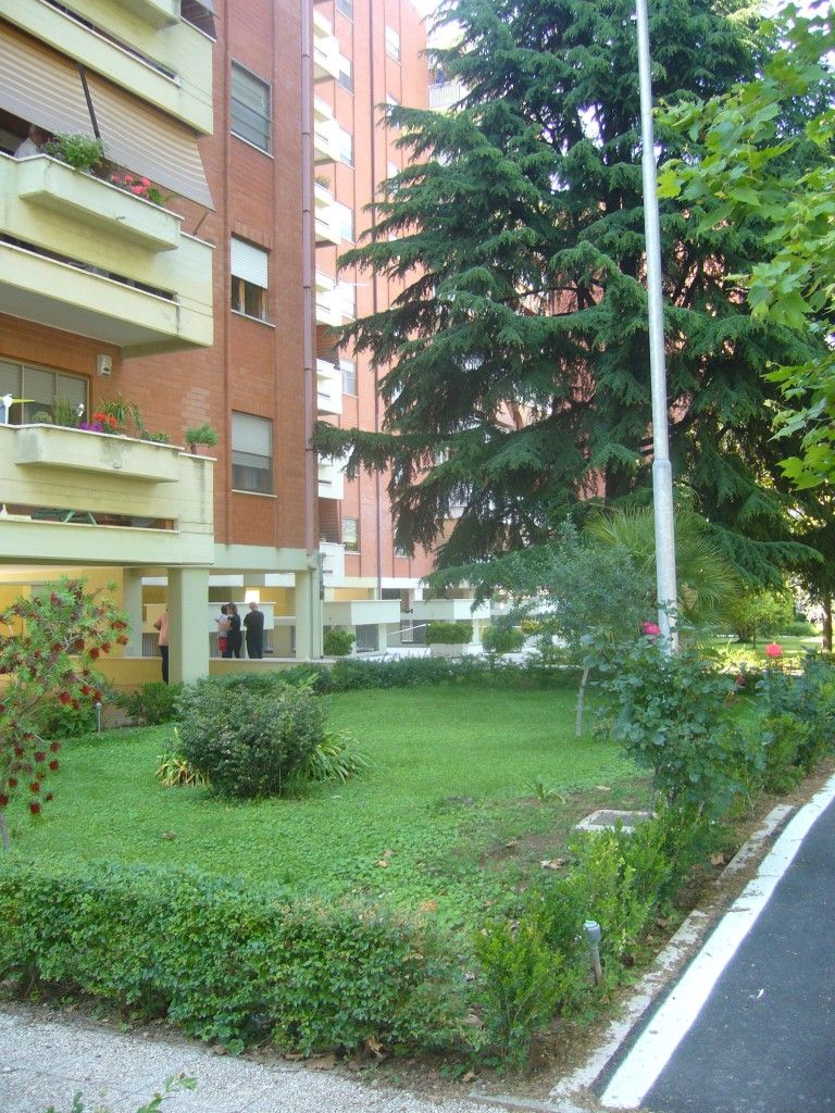 GESTO DISPERATO, 33ENNE SI SUICIDA GETTANDOSI