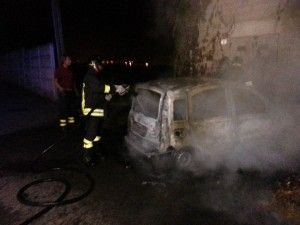 auto incendiata