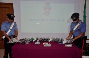 Le armi e la droga sequestrate dai Carabinieri