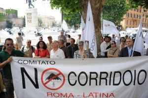 ROMA-LATINA, PROTESTA COMITATO "NO CORRIDOIO" DAVANTI MINISTERO - FOTO 2
