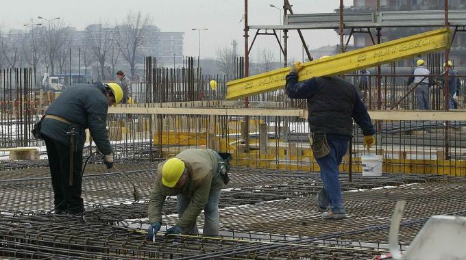 Operai al lavoro in un cantiere finanziato con il superbonus 110