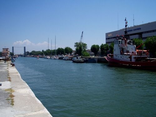 cadavere a Fiumicino nel canale