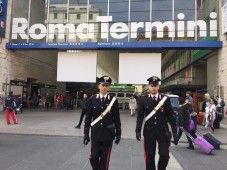 Controlli dei Carabinieri a Termini