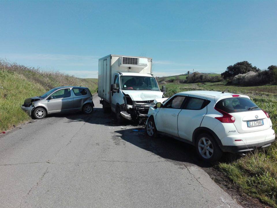 incidente via di valle caia pomezia