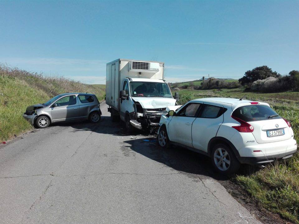 incidente via di valle caia pomezia