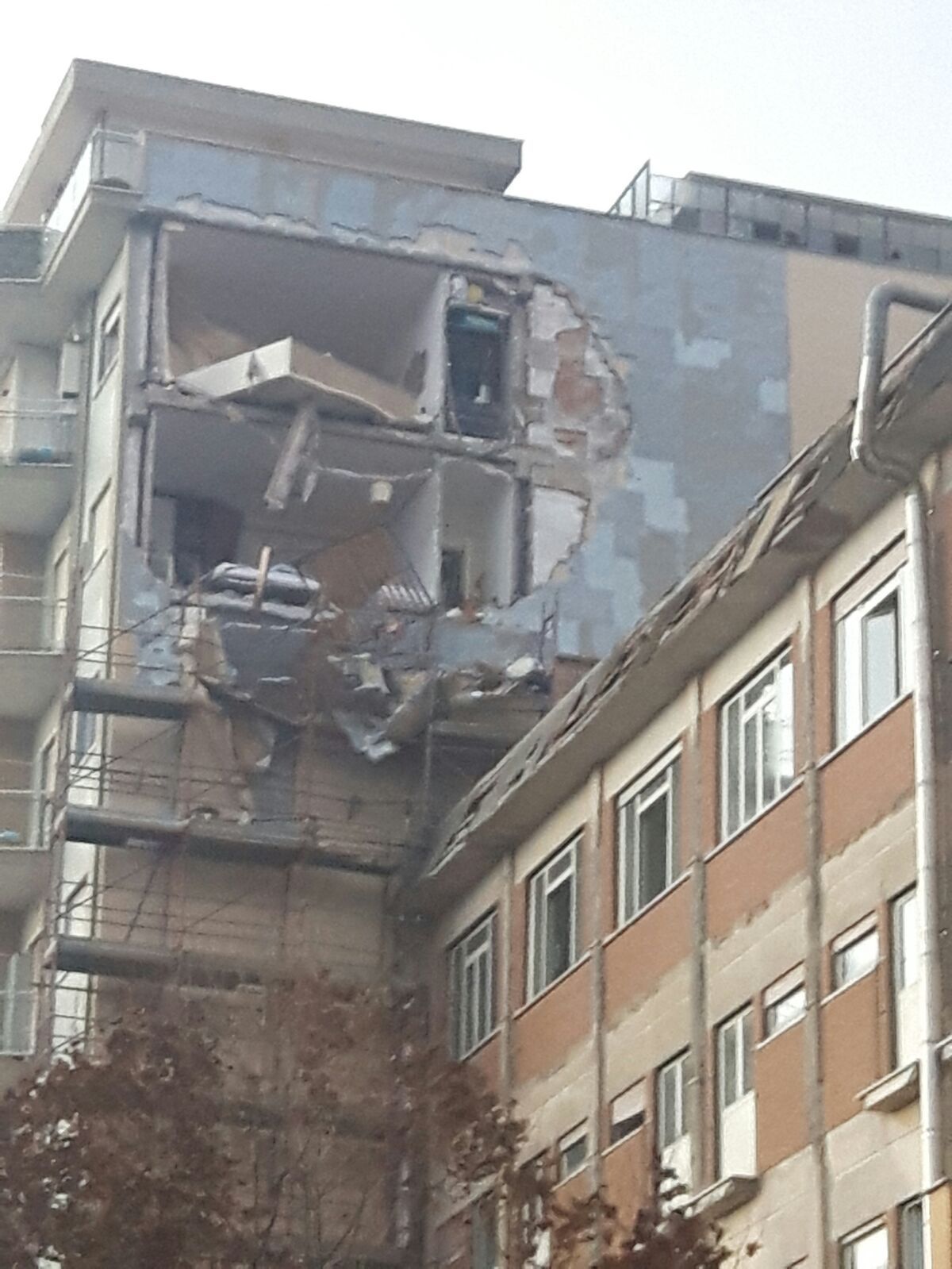Edificio lesionato dalla tromba d'aria