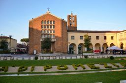 Piazza indipendenza Pomezia chiude la domenica