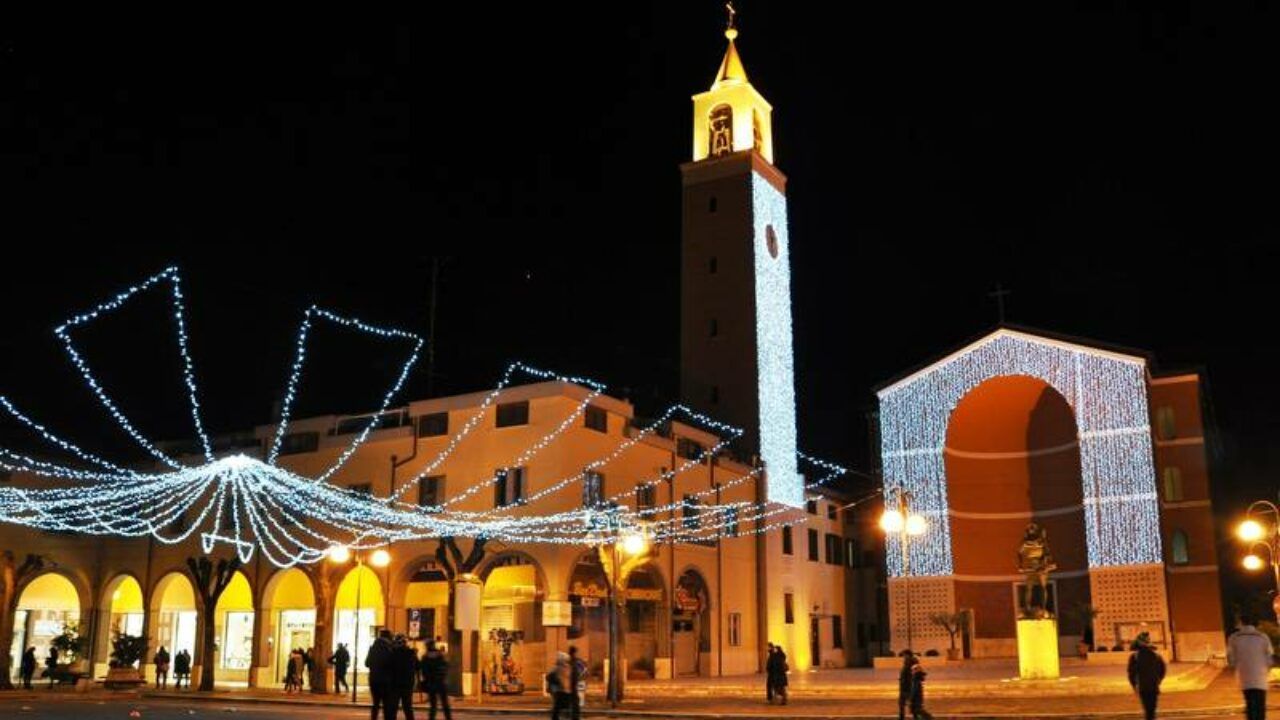 Poesie Di Natale Tradizionali.Anteprima Del Natale Apriliano Al Via Il Programma Con Le Poesie Sotto L Albero E I Tradizionali Mercatini
