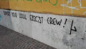 scritte fasciste