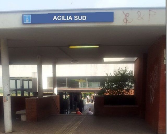 stazione trenino Acilia Sud