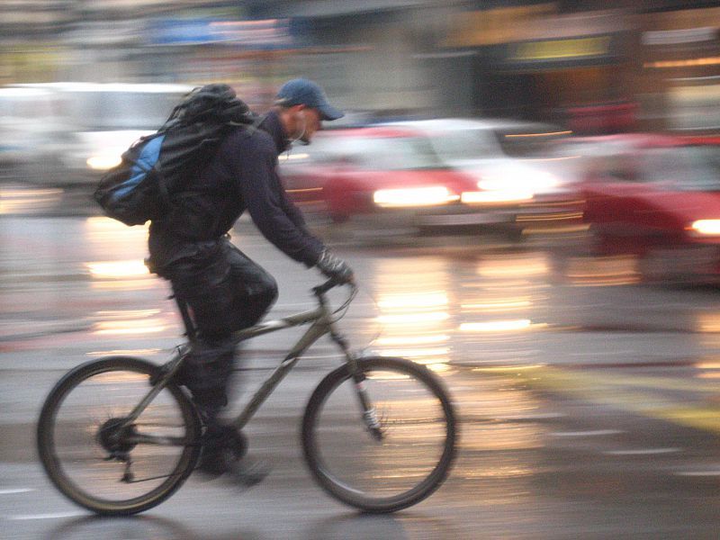 Ladro ruba una bici elettrica ad un esponente dei Casamonica