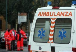 Roma, esce di casa e viene travolto da un'auto: ferito un uomo di 51 anni