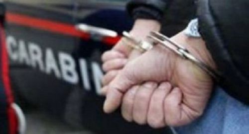 https://www.ilcorrieredellacitta.com/wp-content/uploads/2017/04/Carabinieri-manette-arresto-500x270.jpg