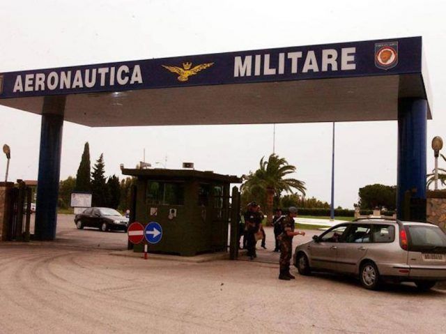 Risultato immagini per aeroporto pratica di mare"