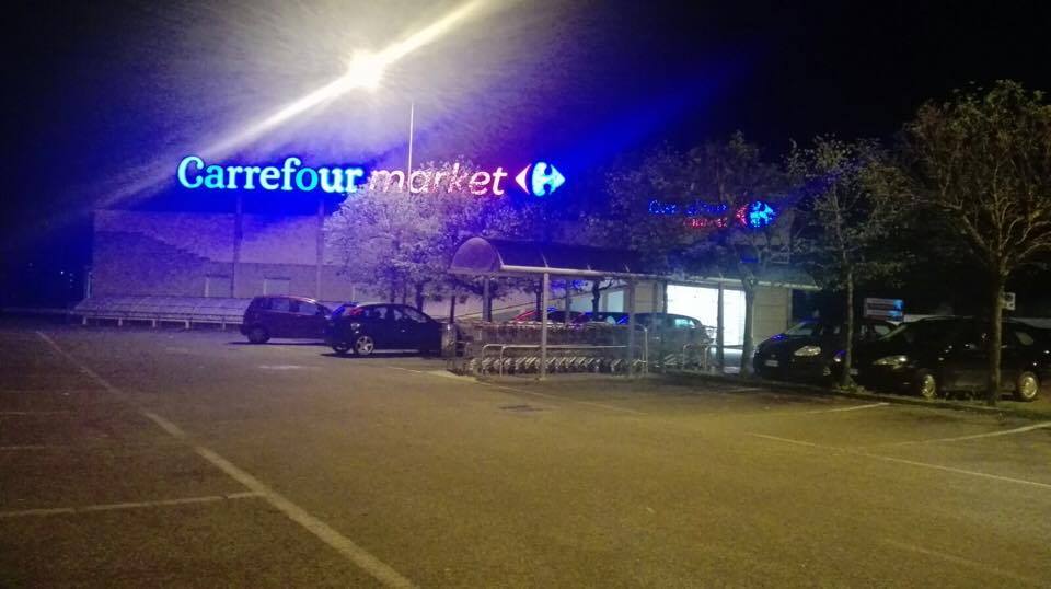 furto al carrefour