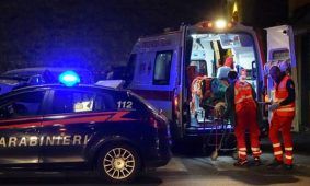 Carabinieri e ambulanza intervenuti a Piazza Mancini per il ritrovamento di un trans morto a Roma