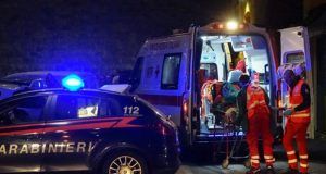 Carabinieri e ambulanza intervenuti a Piazza Mancini per il ritrovamento di un trans morto a Roma