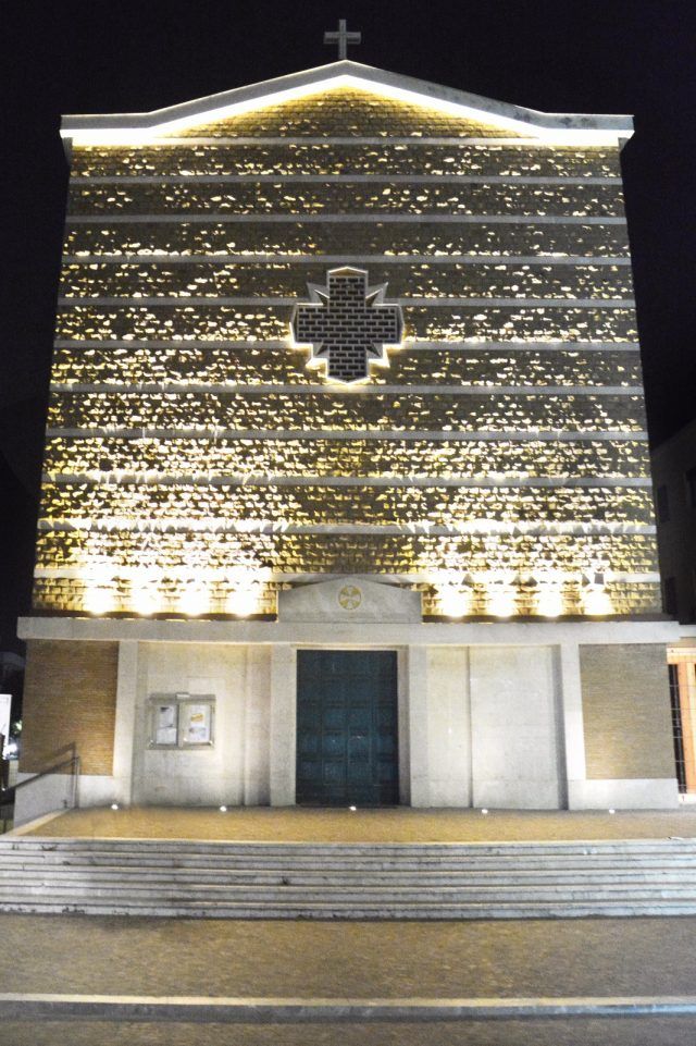 Torvajanica, nuova illuminazione per la Chiesa di piazza Ungheria
