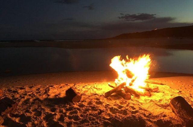 Ardea Ragazzo Cade Nel Falò Di Ferragosto In Spiaggia