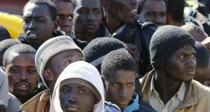 Un inferno nell'inferno. Migranti costretti a vivere in condizioni disumane: senza stipendio e senza né cibo né luce.