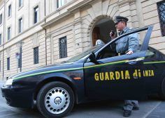 Guardia di Finanza, uso improprio carta del docente