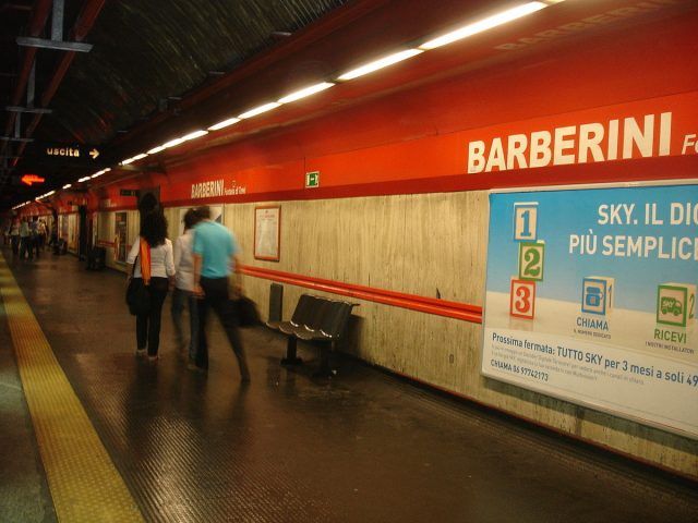 1200px-Barberini-Metropolitana_di_Roma roma