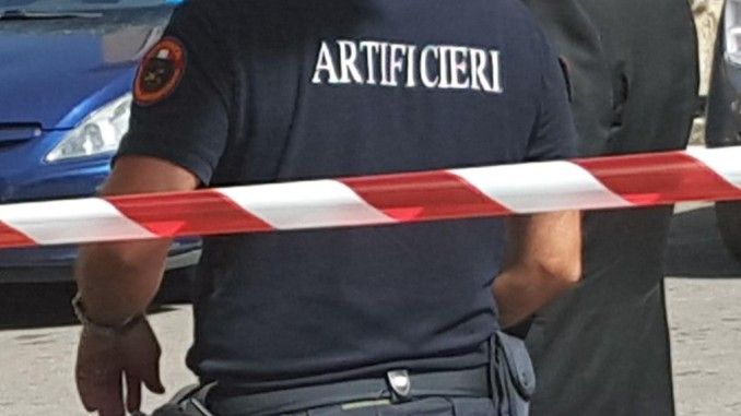 Allarme bomba al Tribunale di Civitavecchia: evacuato l'interno stabile