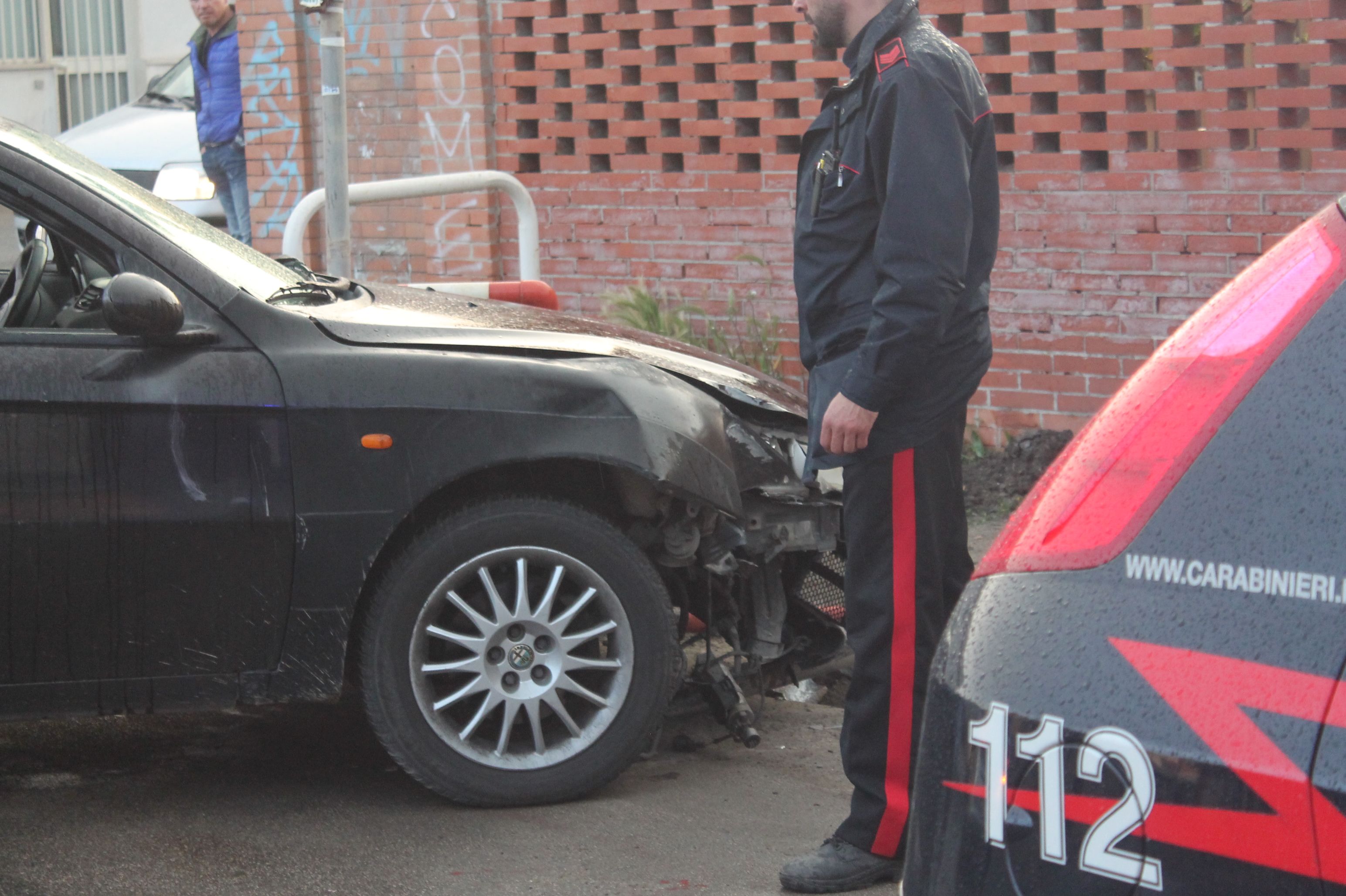 Carabinieri dopo aver fermato la coppia di ladri a Casal Bruciato