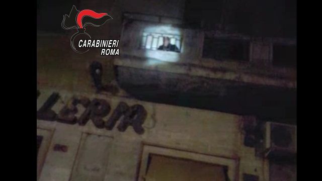 NRM - Il ladro sorpreso dai Carabinieri sul balcone (1)