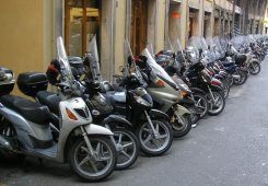 rubano un motorino