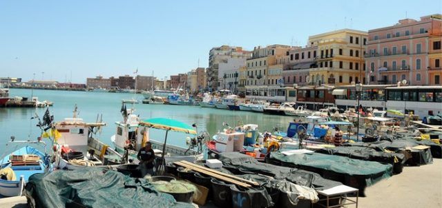 Anzio, litigio violento con un bastone di legno sul Molo: un ferito