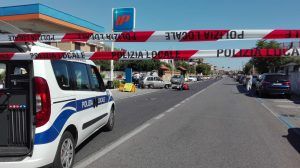 Incidente lungomare delle sirene a torvaianica strada chiusa con il nastro rosso