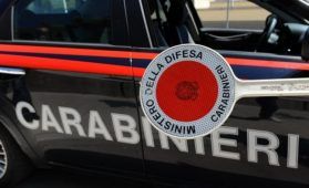 Carabinieri alt gettano droga dall'auto Colonna