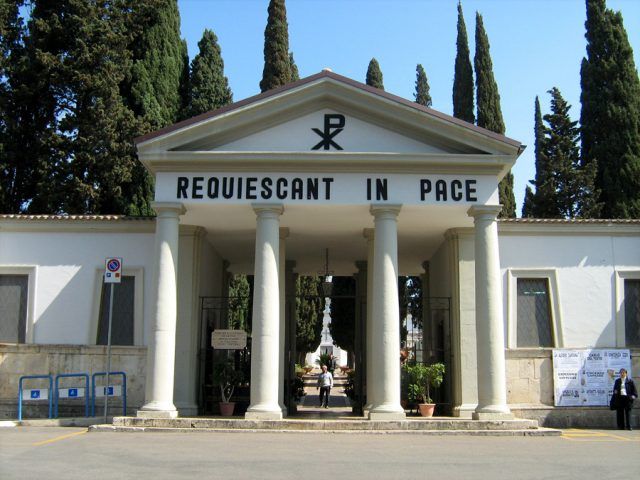 Cimitero ingresso