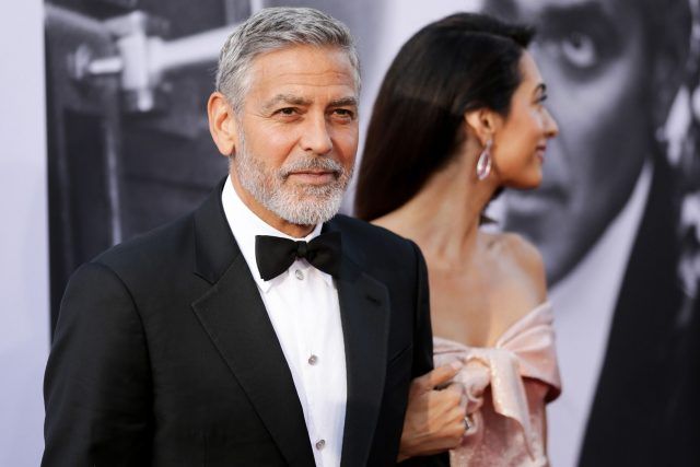 Tragedia alla festa di George Clooney: scenografo trovato morto in bagno Tragedia alla festa di George Clooney: scenografo trovato morto in bagno