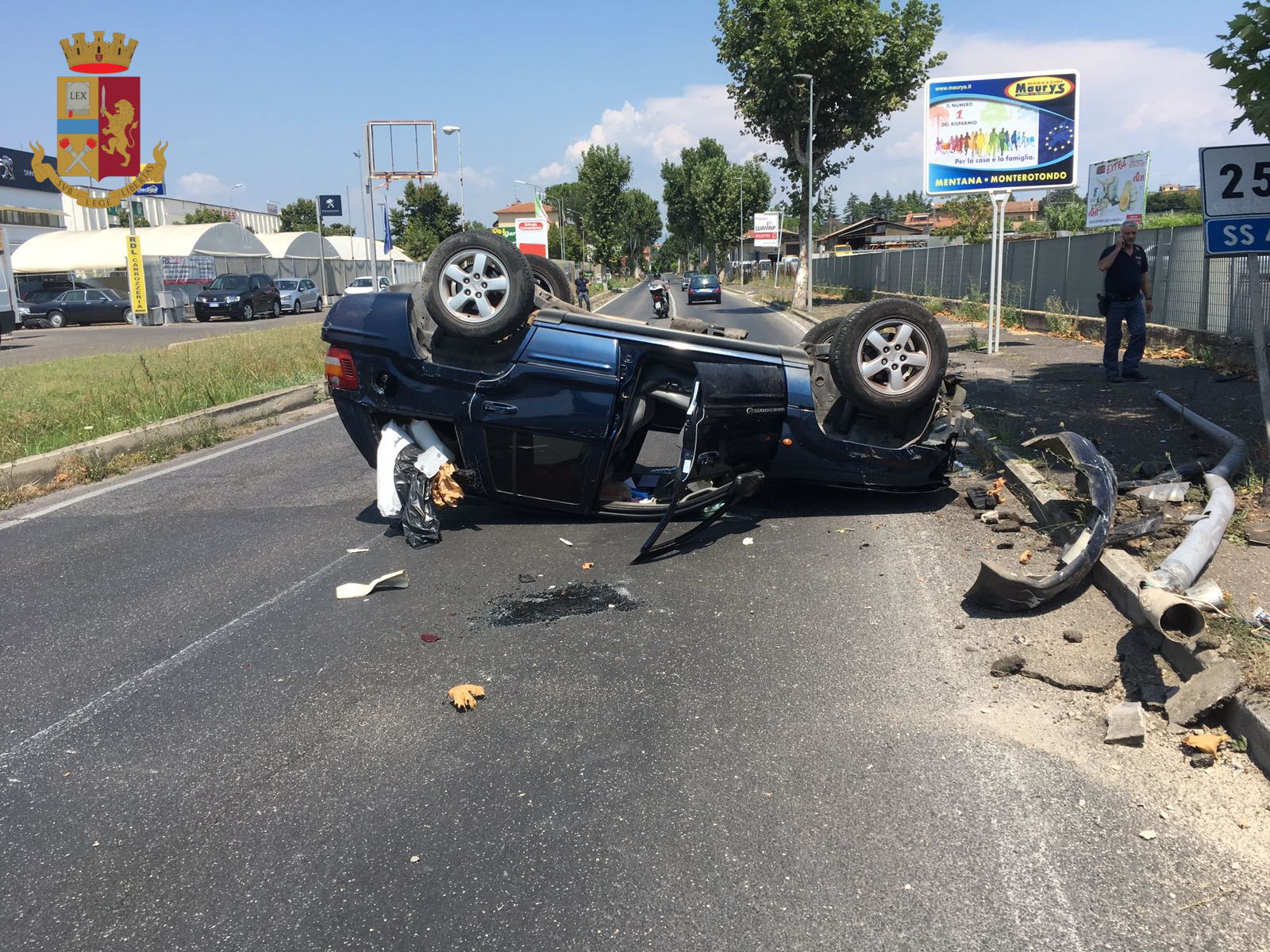 Roma, terribile incidente sulla Salaria donna resta incastrata tra le