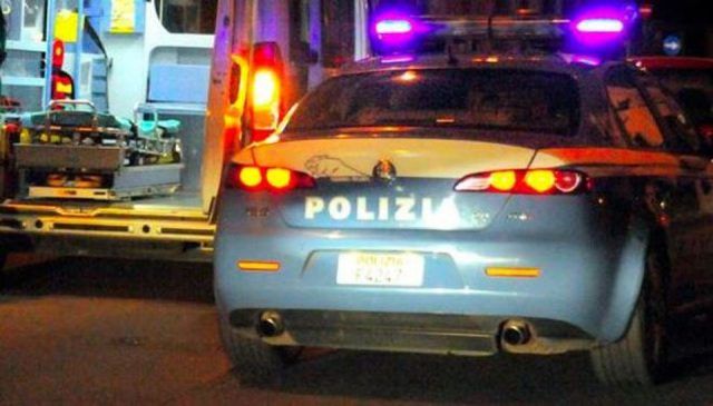polizia-ambulanza-notte casal bruciato