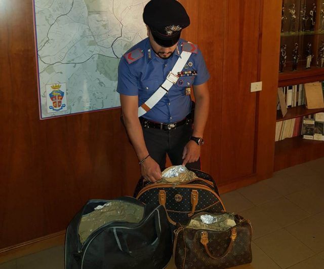 Le borse schermate sequestrate dai Carabinieri