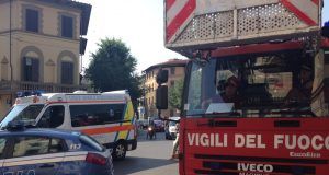 tentativo di suicidio a Roma -intervento di polizia e vigili del fuoco