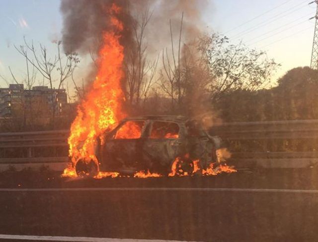 Auto in fiamme GRA