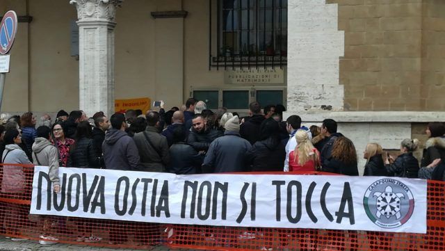 Nuova Ostia - striscione CasaPound