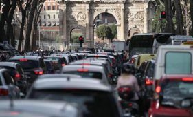 Blocco del traffico a Roma, orari e chi può circolare oggi domenica 2 gennaio 2022