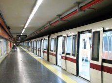 Roma, disastro metro e nuove promesse: ''Faremo manutenzioni, ma ci vorranno 5 anni. Colpa amministrazione precedente''