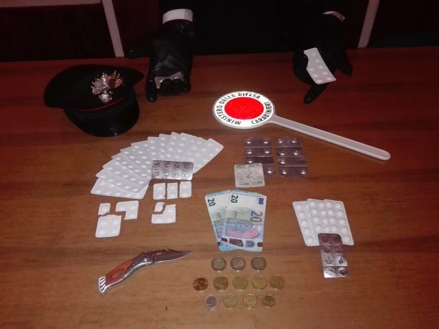CENTRO - La droga sequestrata dai Carabinieri