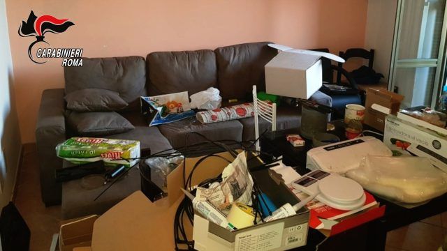 MONTESACRO - Sequestro droga in appartamento Ater (4)