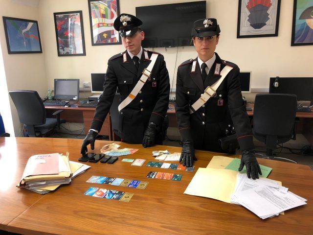 PIAZZA DANTE - La documentazione sequestrata dai Carabinieri (1)