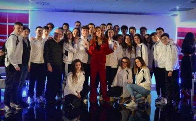 Veronica Maya e studenti evento Equilibra