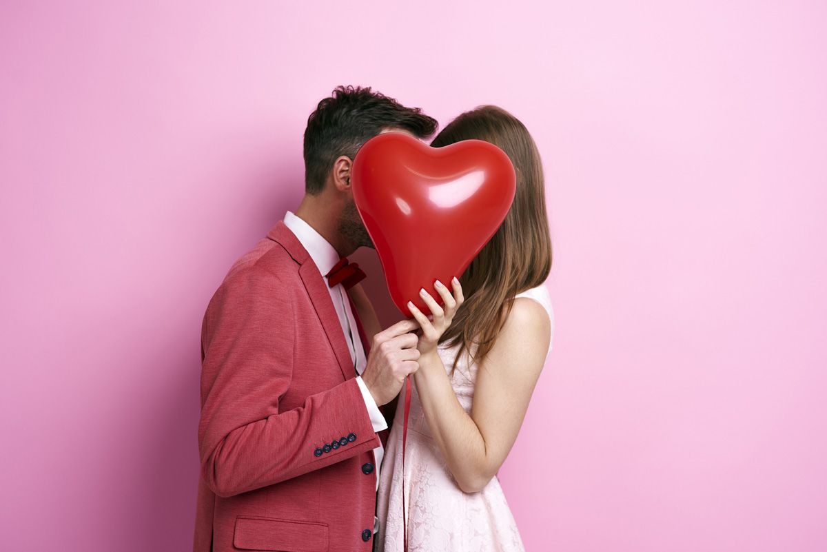 San Valentino, cosa regalare al partner: idee regalo per donna e uomo