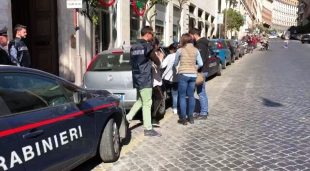 CENTRO - Madame furto in manette (2)