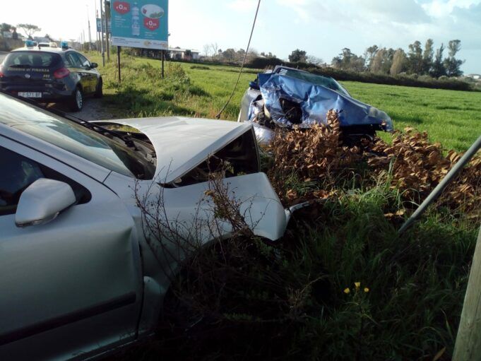 Tor San Lorenzo, violento incidente all'alba si scontrano due auto